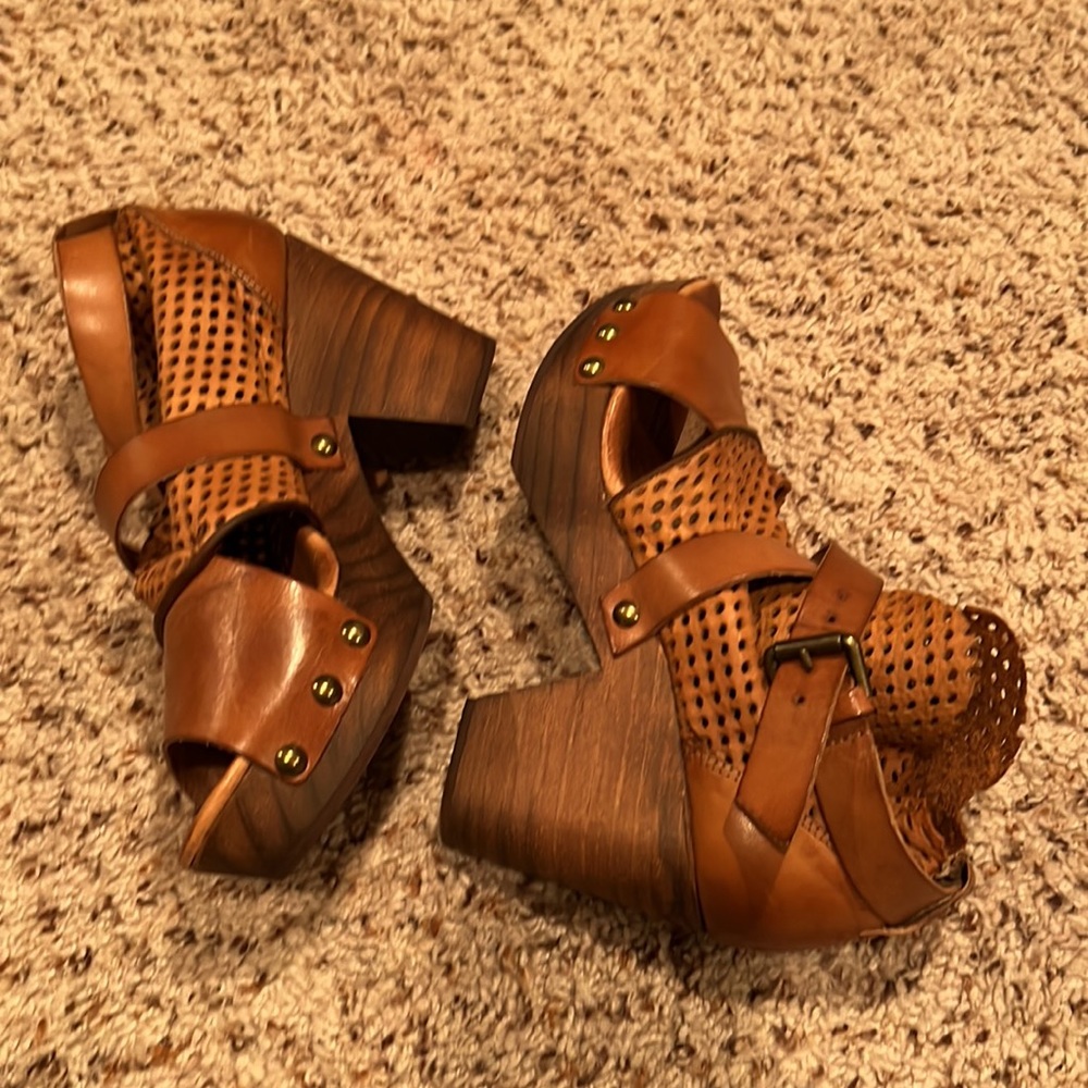 Heels - Picture 3 of 7